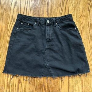 SOLD! H&M women’s black denim skirt